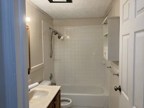 4270 Stepping Stone Ln in Liverpool, NY - Building Photo - Building Photo