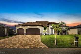 302 NW 32nd Pl in Cape Coral, FL - Building Photo - Building Photo