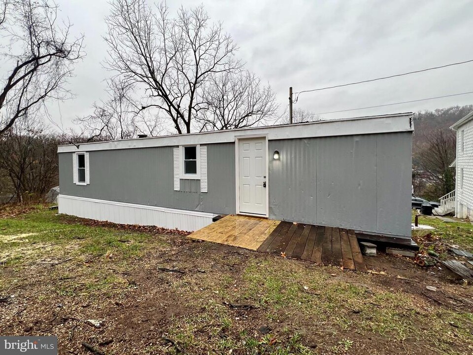 20 Laurel Hill Ln in Berkeley Springs, WV - Foto de edificio