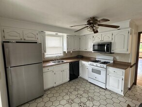 58 Windsor Rd, Unit 2 in Medford, MA - Building Photo - Building Photo