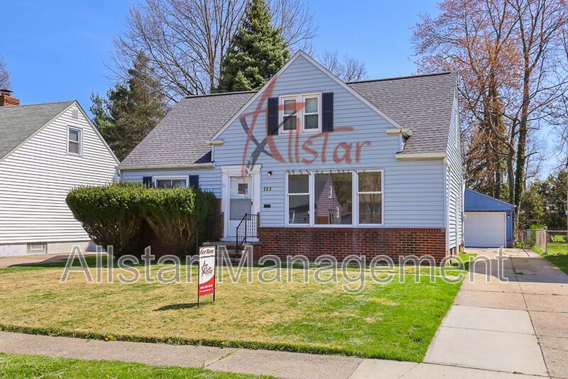 983 Clinton Ave in South Euclid, OH - Foto de edificio