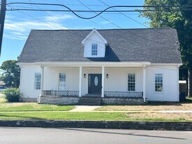 301 W Cedar St in Franklin, KY - Building Photo