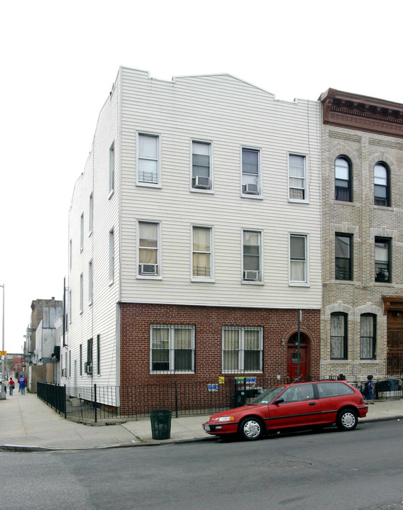 162 wilson Ave in Brooklyn, NY - Foto de edificio