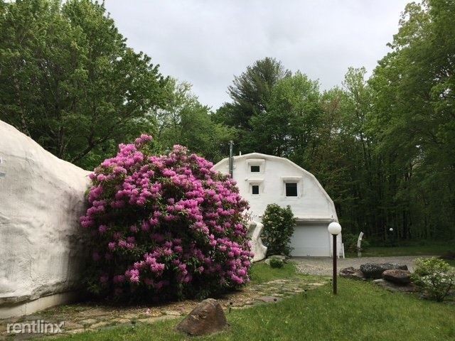11 Day Rd in Cornwall, CT - Building Photo