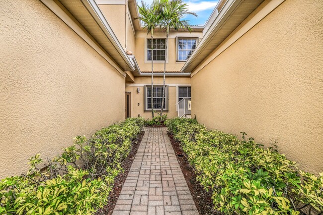 6031 Jonathans Bay Cir in Ft. Myers, FL - Foto de edificio - Building Photo