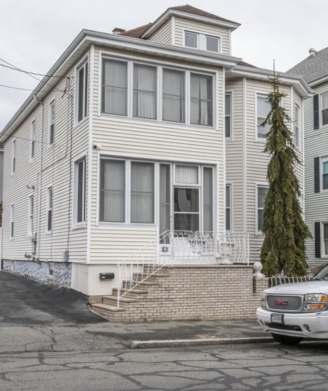 83 Nash Rd, Unit 2nd floor