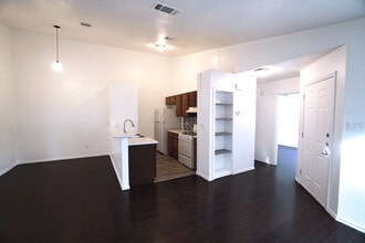1903 Prairie Knoll Ct, Unit A in Austin, TX - Foto de edificio - Building Photo