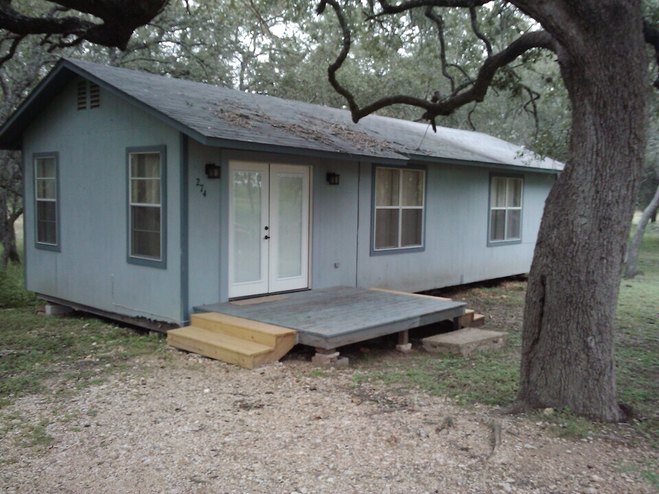 274 Kristine Ln in Kingsbury, TX - Building Photo