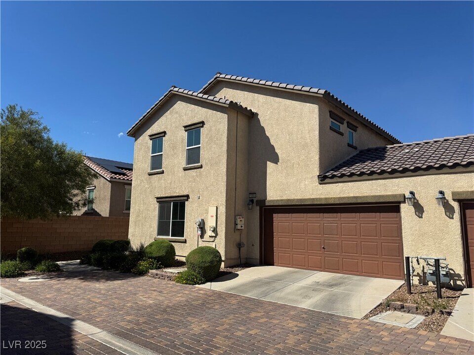 1055 Admiral Emblem St in Henderson, NV - Building Photo