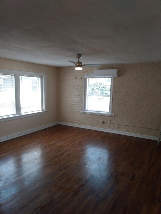 16 W 37th St in Kansas City, MO - Building Photo