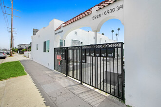 5928 S Hoover St in Los Angeles, CA - Building Photo - Building Photo