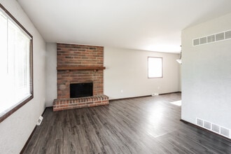 1403 NW 64th Terrace in Kansas City, MO - Foto de edificio - Building Photo