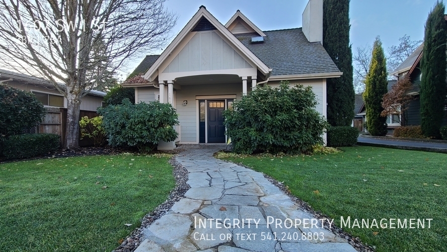 1607 SW I St in Grants Pass, OR - Building Photo