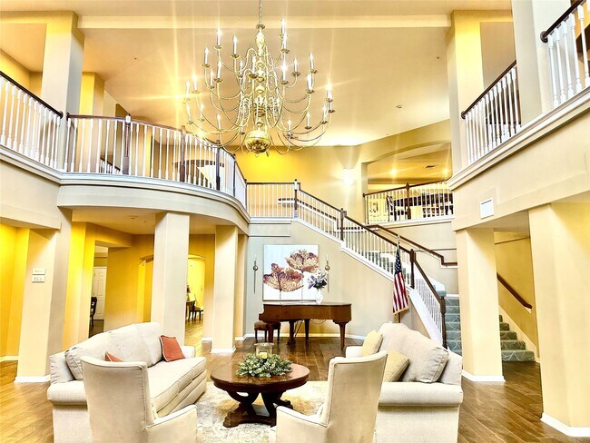 property at 2815 Kings Crossing Dr