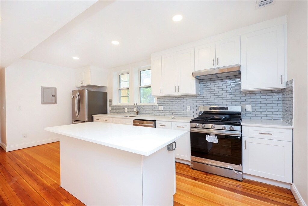 5 Chauncy St in Cambridge, MA - Building Photo