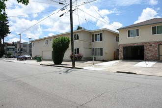 Bel Air Apartments in San Carlos, CA - Building Photo - Building Photo