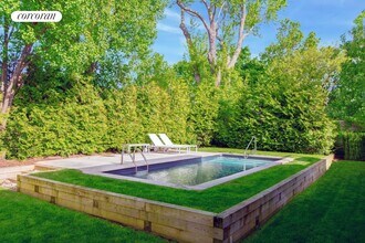 46 Cliff Dr in Sag Harbor, NY - Building Photo - Building Photo