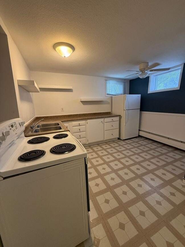 1718 E Avenue B in Bismarck, ND - Building Photo - Building Photo