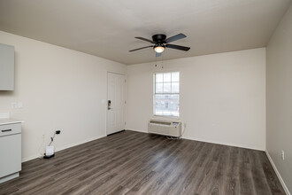 The Grove on Berry in Springdale, AR - Building Photo - Interior Photo