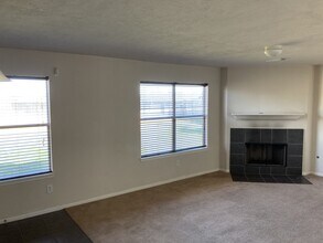 702 Silver Reef Ln in La Marque, TX - Building Photo - Building Photo