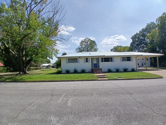 210 S 9th St in Gadsden, AL - Foto de edificio - Building Photo