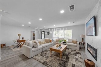 7107 E Mockingbird Ln in Dallas, TX - Building Photo - Building Photo