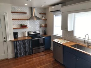9 Tyler St, Unit 1 in Newport, RI - Building Photo - Building Photo