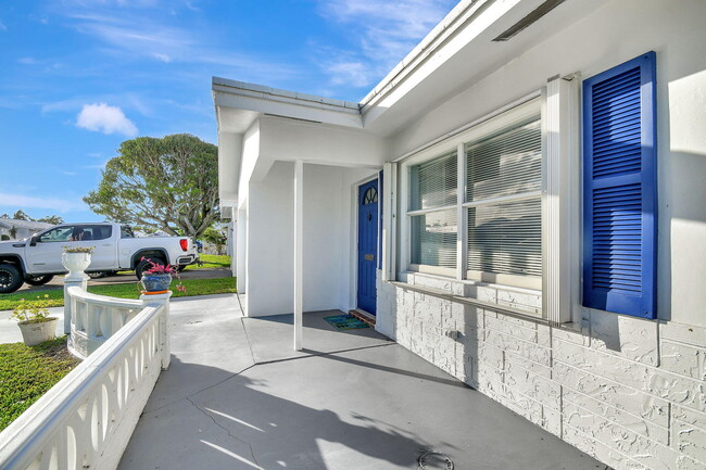 2393 SW 13th Ave in Boynton Beach, FL - Building Photo - Building Photo