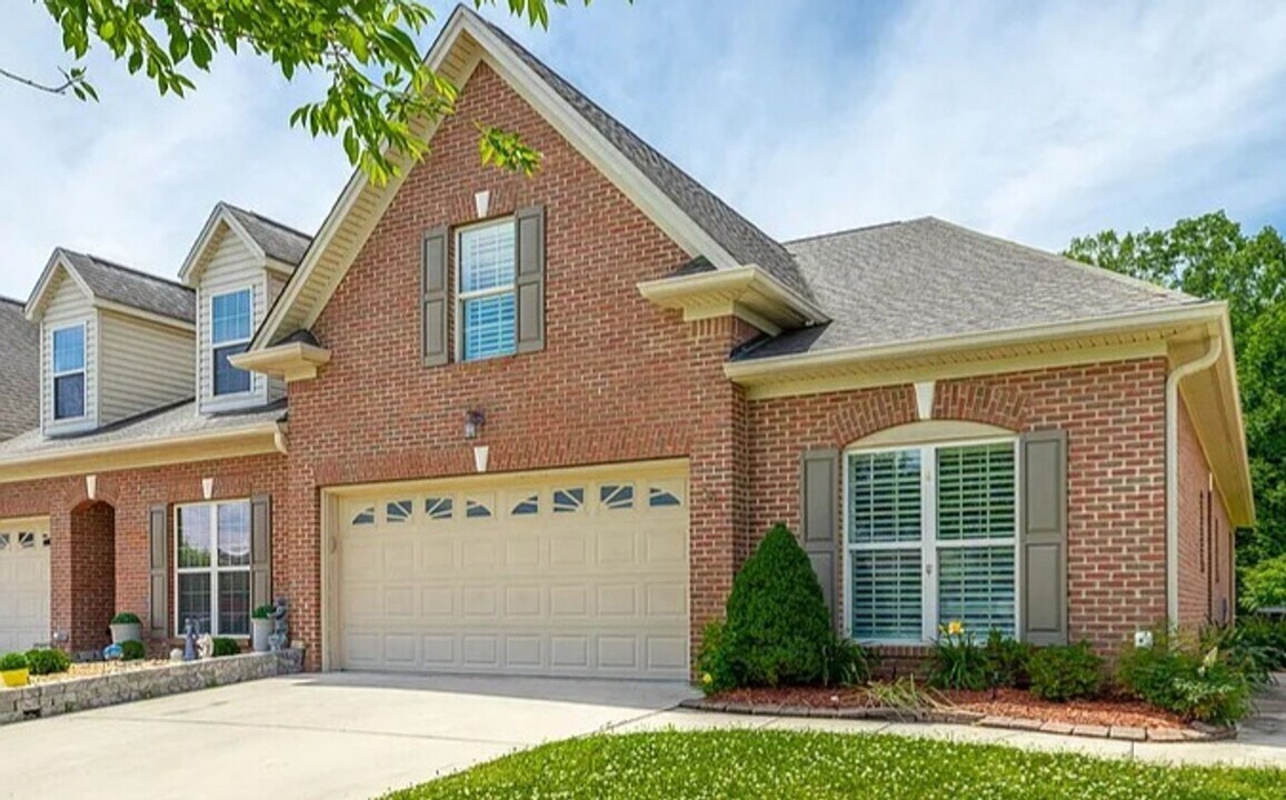 7655 Lenox Trace Dr in Hixson, TN - Building Photo