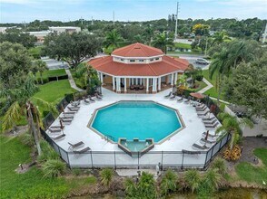 2732 Hidden Lake Blvd in Sarasota, FL - Building Photo - Building Photo