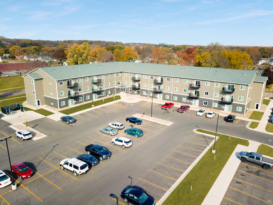 Deer Creek Apartments in Estherville, IA - Building Photo