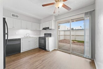 MadEry Apartments in Tempe, AZ - Foto de edificio - Building Photo