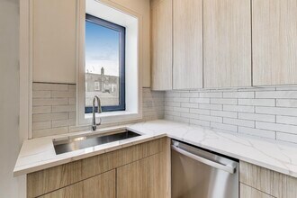 2023 N Drake Ave in Chicago, IL - Building Photo - Building Photo