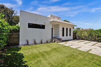 120 NW 41st St in Miami, FL - Foto de edificio - Building Photo
