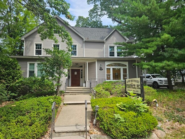 211 Irvington Ave, Unit Apartment 2