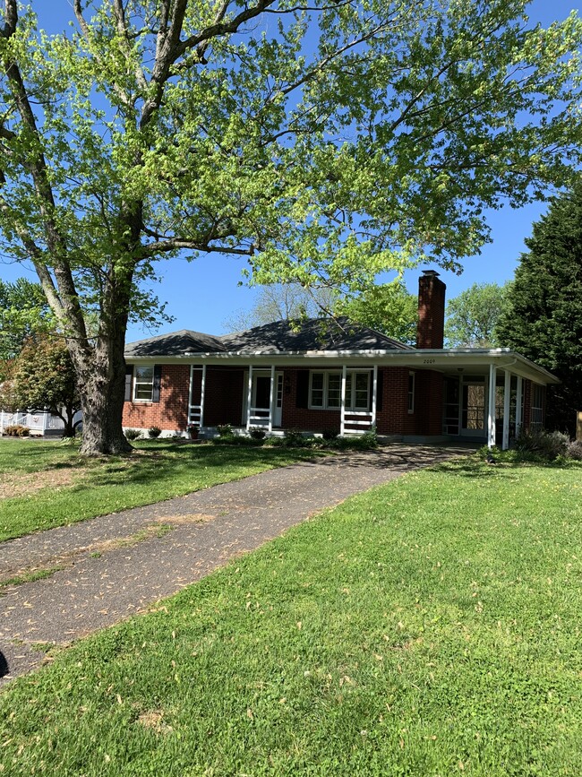 property at 2009 Mimosa Dr