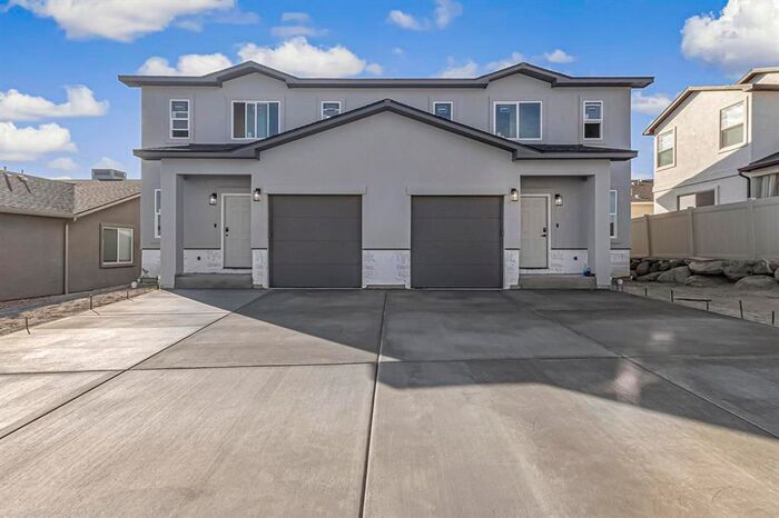 2861 Naples Dr in Grand Junction, CO - Foto de edificio