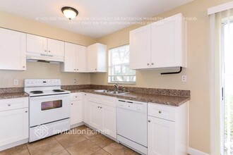 10933 Temple Ave in Seminole, FL - Foto de edificio - Building Photo