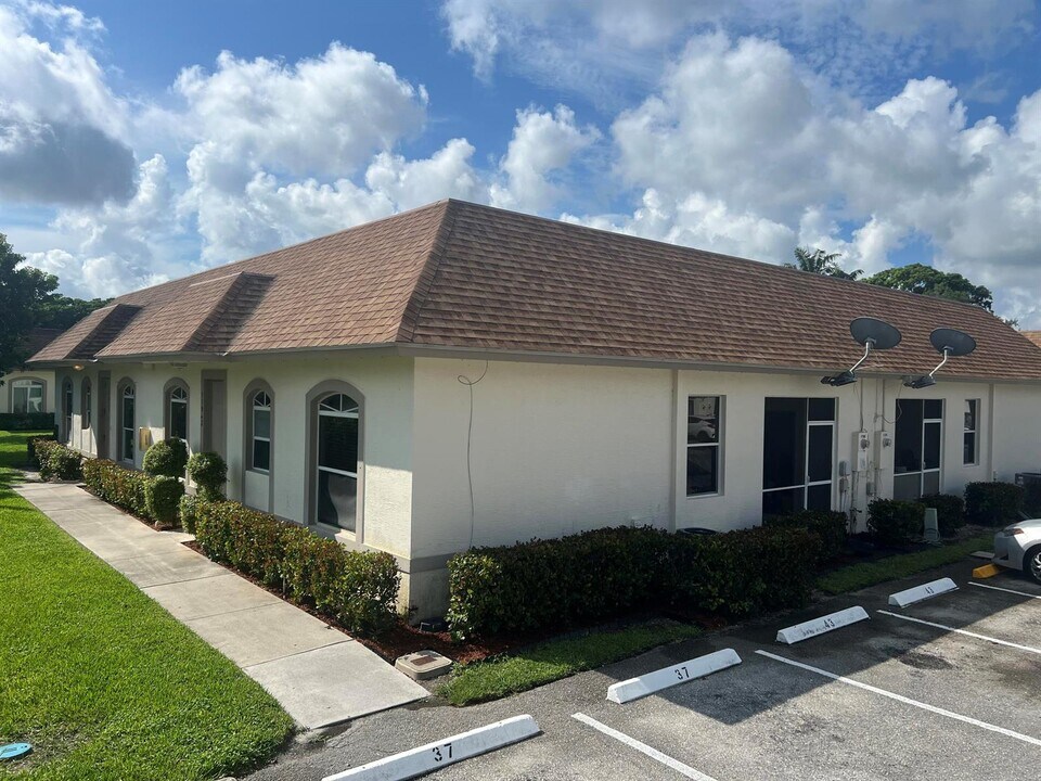 11943 Sturbridge Ln in Wellington, FL - Foto de edificio