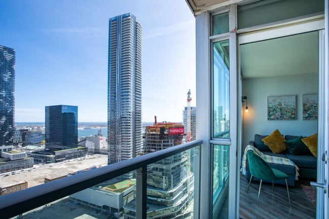 18 Yonge St, Unit SI ID1403791P in Toronto, ON - Building Photo - Building Photo