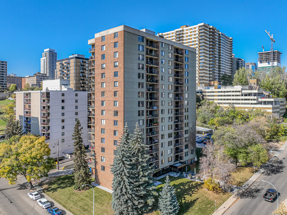 The Horizon in Edmonton, AB - Building Photo