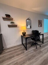 3235 Creston Gate Dr in Houston, TX - Building Photo - Building Photo