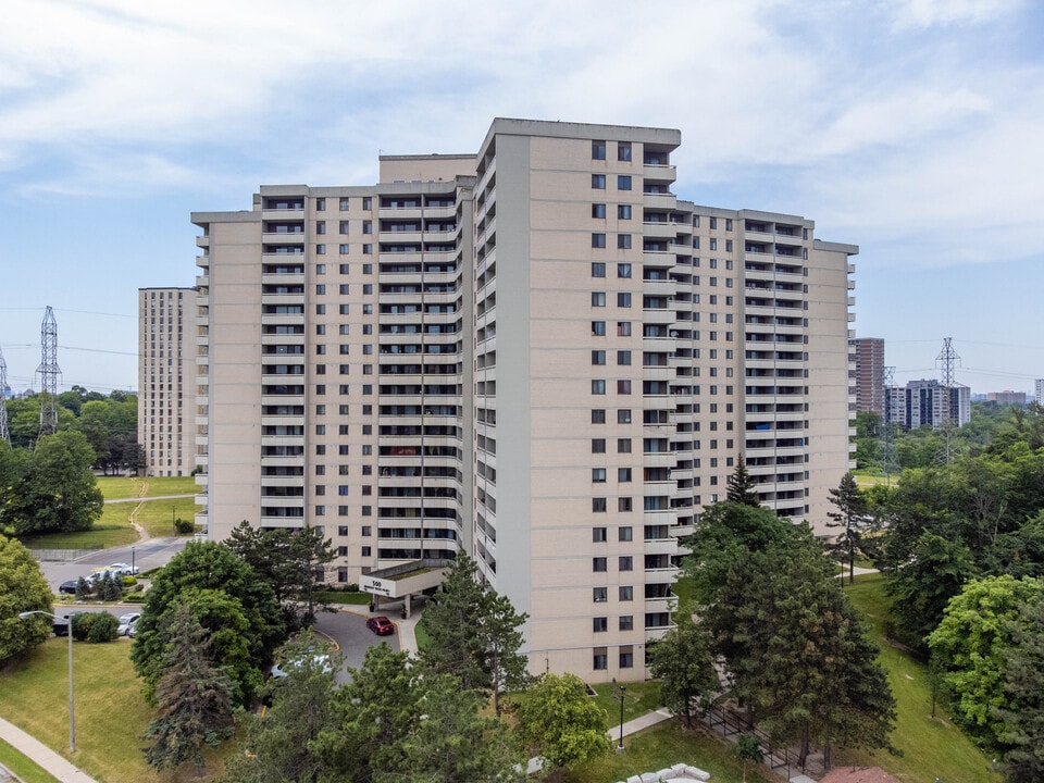 Murray Ross Apartments in Toronto, ON - Building Photo