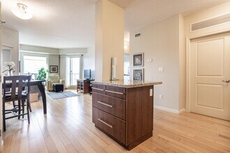 9819-104 104 St NW in Edmonton, AB - Building Photo - Building Photo