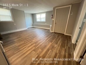 153 S Main St in Hartford, VT - Building Photo - Building Photo