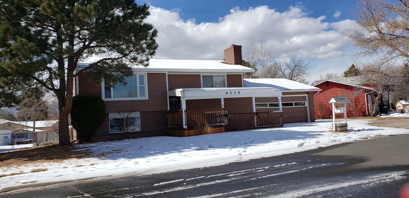 4715 Shadowglen Dr in Colorado Springs, CO - Building Photo