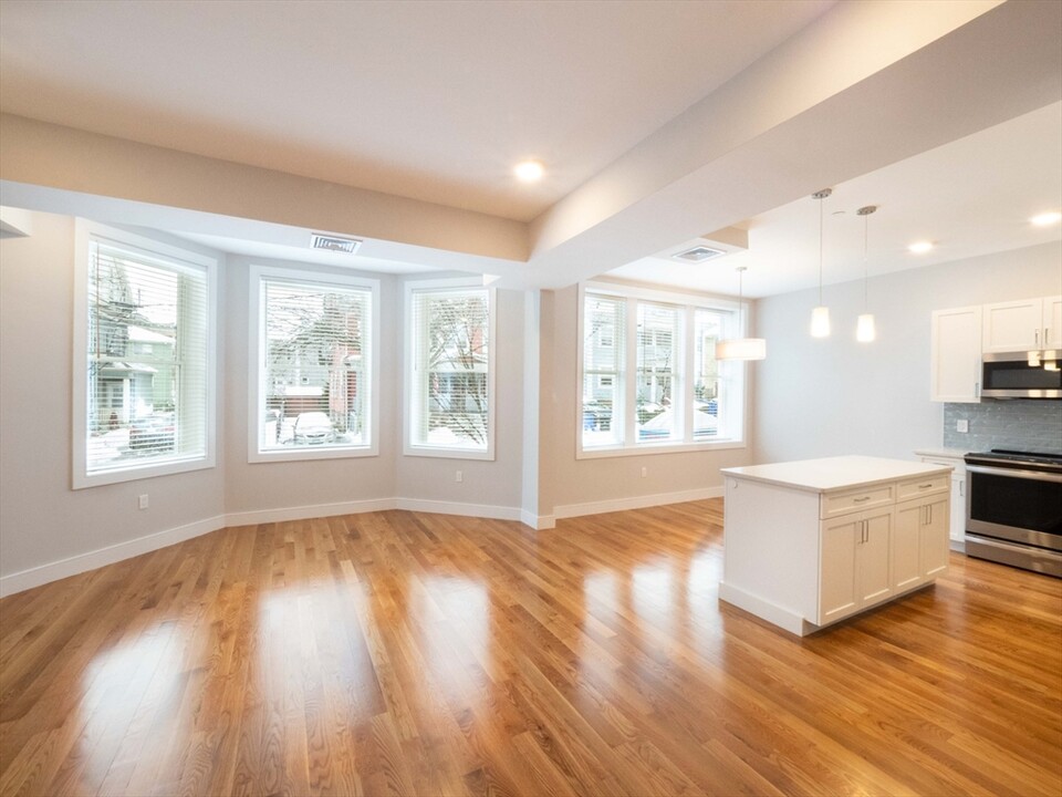 142 Coolidge St in Brookline, MA - Foto de edificio
