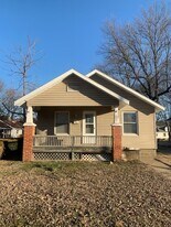 720 W Austin Blvd in Nevada, MO - Building Photo