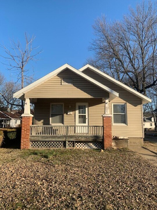 720 W Austin Blvd in Nevada, MO - Building Photo