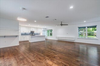 1405 Glenwood Dr in Austin, TX - Building Photo - Building Photo